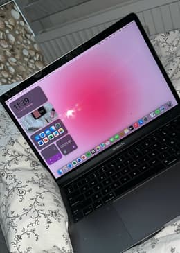 MacBook Pro 13" 2017 - I5 3,1 GHz - 8 Go RAM - 256 Go SSD - QWERTZ - Reconditionné